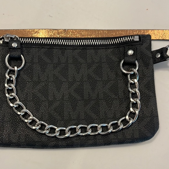 Michael Kors Vegan Leather Signature Waist pack/belt bag/worn XBody with chain - Picture 3 of 12